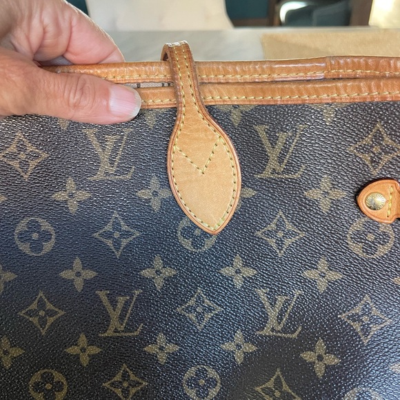 🌿authentic Louis Vuitton neverfull mm tote and pouch. Includes box - Picture 14 of 15